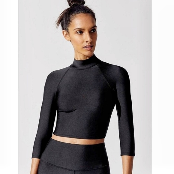 Alo Yoga | Black Crop Performance wears XS - Picture 2 of 13